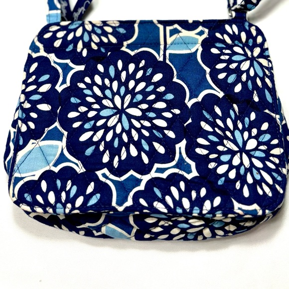 VERA BRADLEY Small Flap Crossbody Petal Splash Retired Blue adjustable - Picture 8 of 10